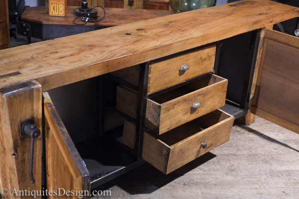 meuble de metier ancien etabli a triroirs transforme